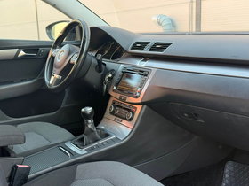 2012 Модел Volkswagen Passat Дизел Рачен Менувач Седан 223.000 км - На Продажба | Фотографија 11