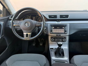 2012 Модел Volkswagen Passat Дизел Рачен Менувач Седан 223.000 км - На Продажба | Фотографија 16
