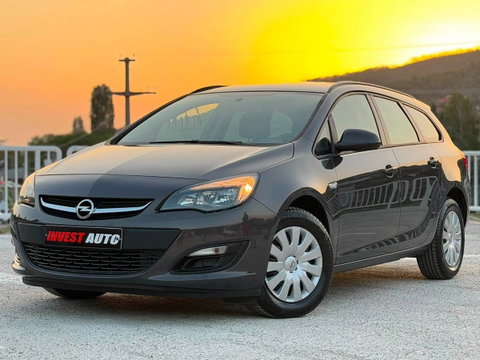 2016 Модел Opel Astra Дизел Рачен Менувач Караван - На Продажба | Фотографија 1