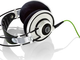 AKG Q 701 Class Premium Headphones - White | Photo 2