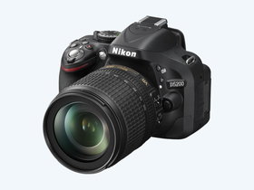 Nikon D5200 DSLR Camera + 18-105 mm VR