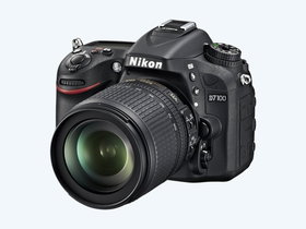 Nikon D7100 DSLR camera + 18-105mm VR
