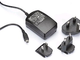 Garmin AC Charger and International Adapter Set | Photo 2