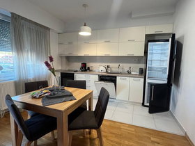 Скопје Центар, 2 Соби, 60 m² Наместен Стан - За Изнајмување | Фотографија 4