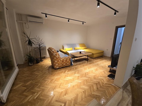 Скопје Центар, 4 Соби, 84 m² Наместен Стан - За Изнајмување | Фотографија 1