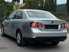 2007 Модел Volkswagen Jetta Дизел Рачен Менувач Седан - На Продажба | Фотографија 4
