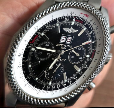 Orë dore kronograf Breitling for Bentley me fushë të zezë dhe byzylyk çeliku ngjyrë argjendi | Foto 1