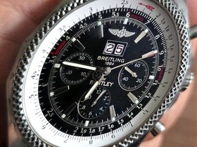 Orë dore kronograf Breitling for Bentley me fushë të zezë dhe byzylyk çeliku ngjyrë argjendi