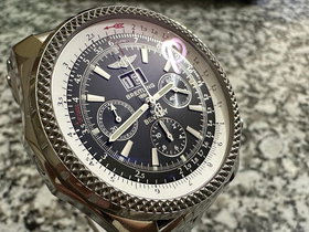 Orë dore kronograf Breitling for Bentley me fushë të zezë dhe byzylyk çeliku ngjyrë argjendi | Foto 4