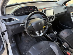 2017 Модел Peugeot 2008 Дизел Рачен Менувач SUV - Кросовер 205.700 км - На Продажба | Фотографија 11