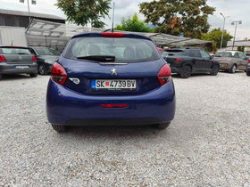 2015 Модел Peugeot 208 Бензин Рачен Менувач Хечбек - На Продажба | Фотографија 5