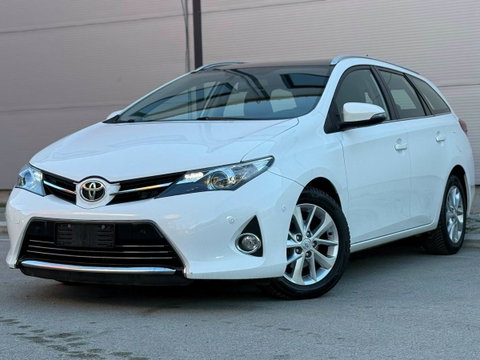 2015 Модел Toyota Auris Дизел Рачен Менувач Караван 247.000 км - На Продажба | Фотографија 1