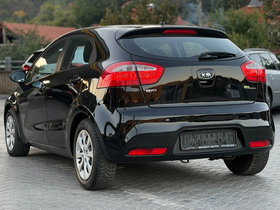 2013 Модел Kia Rio Дизел Рачен Менувач Хечбек 143.000 км - На Продажба | Фотографија 4
