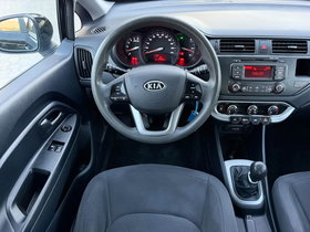 2013 Модел Kia Rio Дизел Рачен Менувач Хечбек 143.000 км - На Продажба | Фотографија 8
